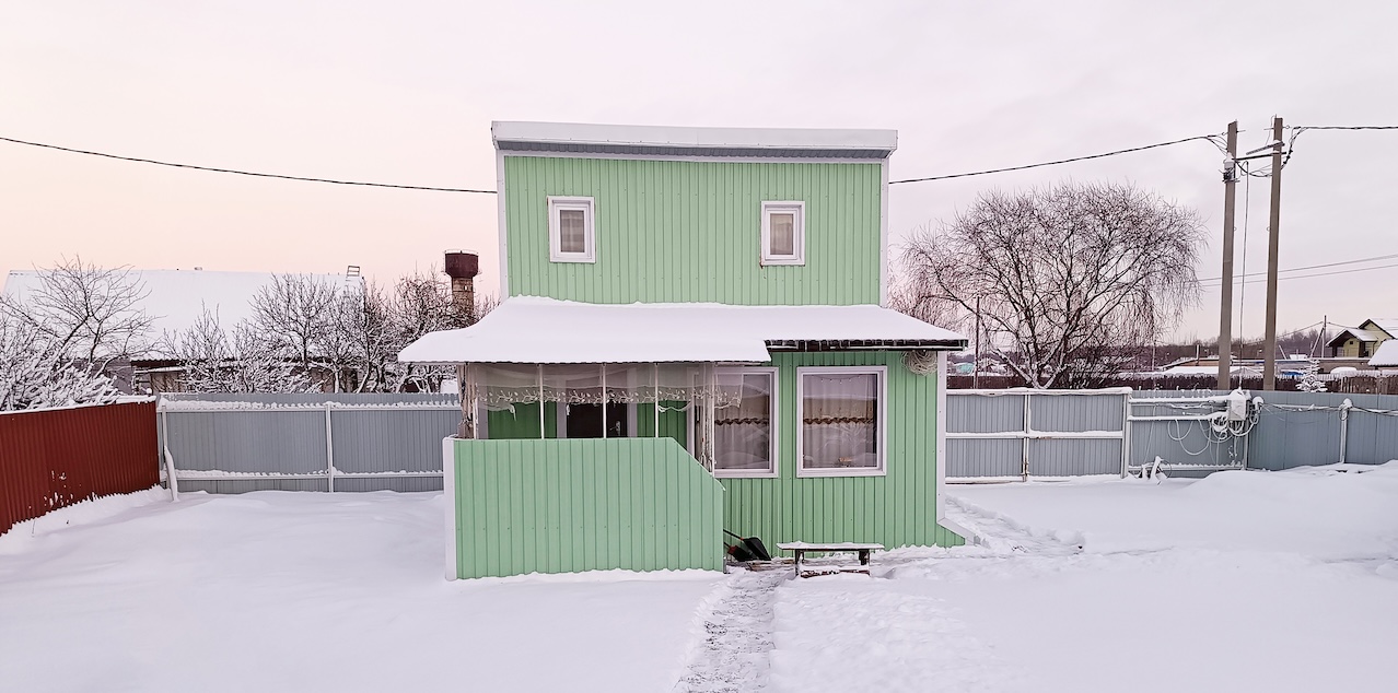 Дом 94,5 м² с гостевым домом 48 м² на участке 7,5 сот.